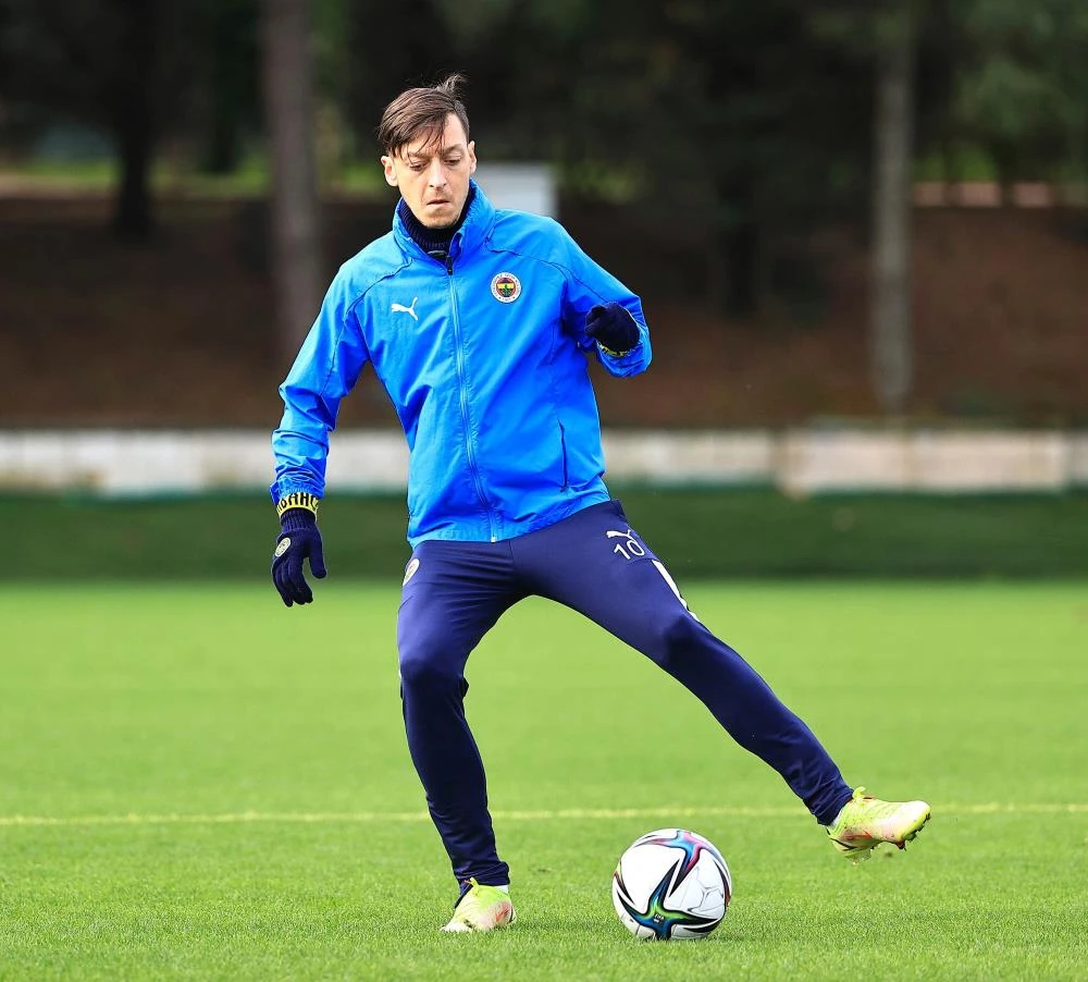 Fenerbahçe'de Mesut Özil sevinci