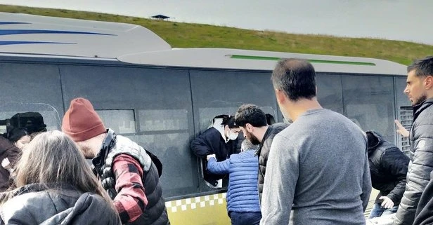 Son dakika İETT otobüsü bariyerleri aşıp demir korkuluklara çarptı