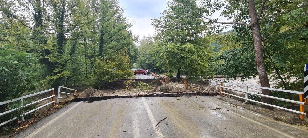 Bartın'daki selde köprü böyle yıkıldı