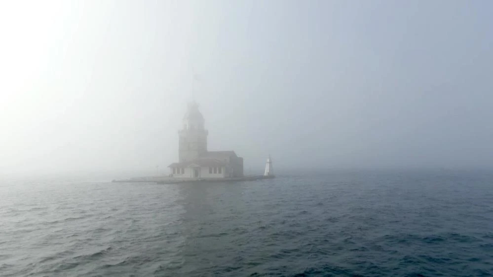 Kız Kulesi sis altında