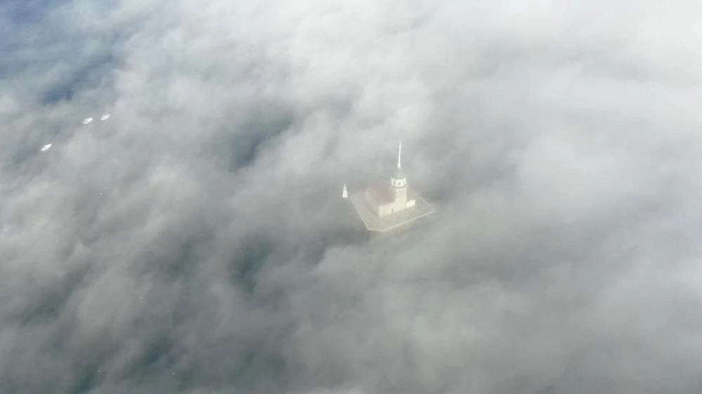 Kız Kulesi sis altında