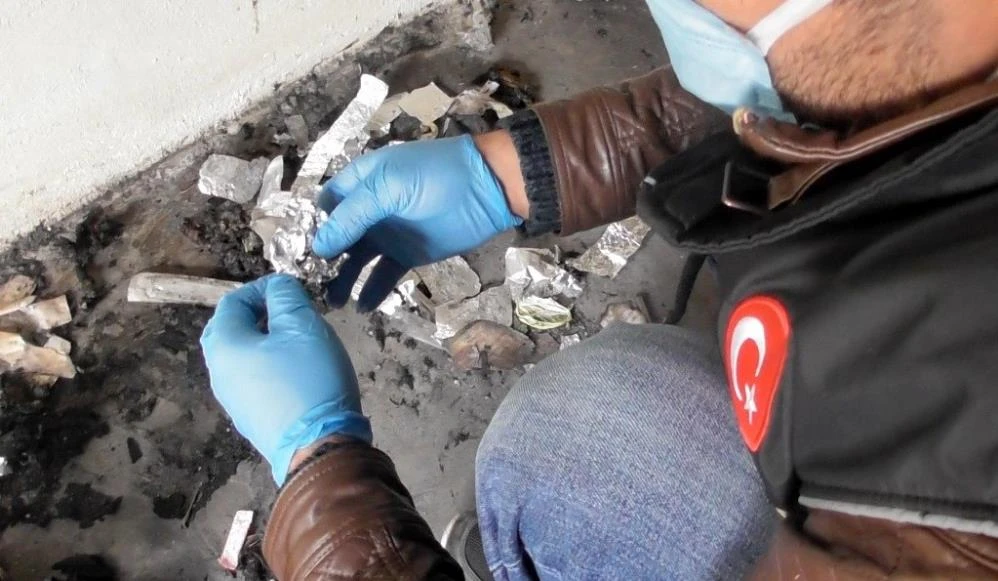İki ilde zehir tacirlerine büyük darbe: Sobanın yanmaması polisin dikkatinden kaçmadı