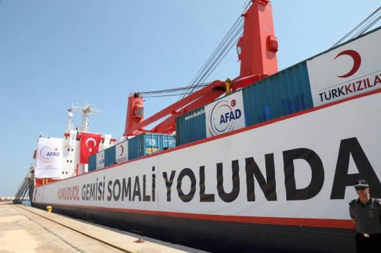 Somali'ye 13 bin tonluk dev yardım