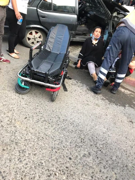 Kartal'da polis kovalamacası: Araç binaya çarptı, 3 gözaltı