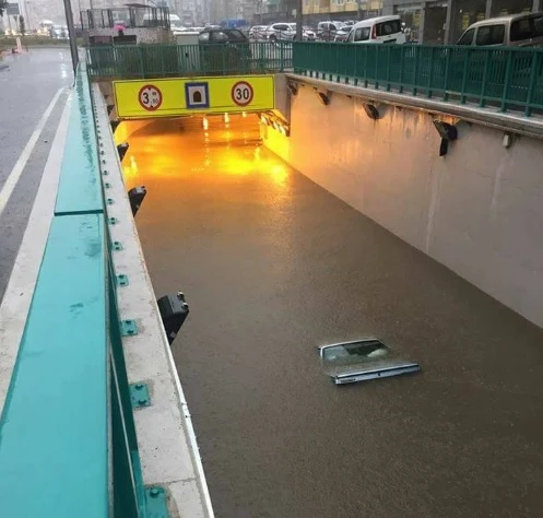 Mersin sular altında! 2 kişi  öldü