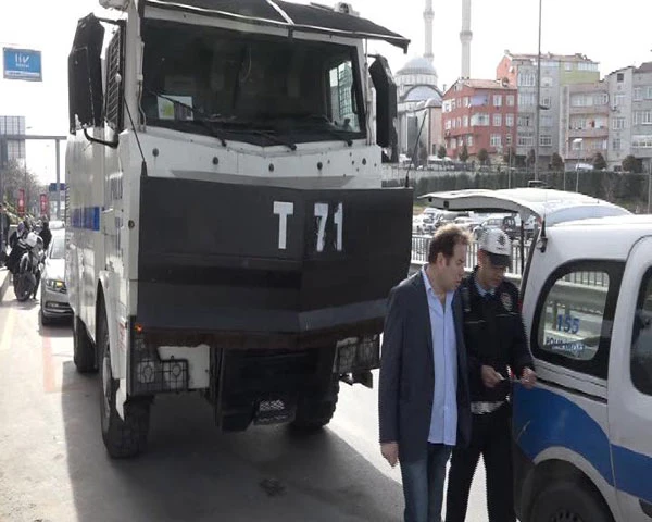 Şoray Uzun'un aracına TOMA çarptı