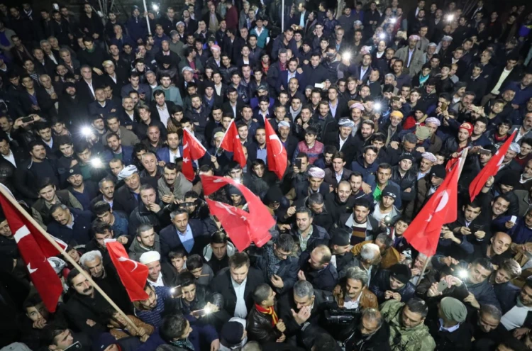 Soylu'ya Hakkari'de sevgi seli!