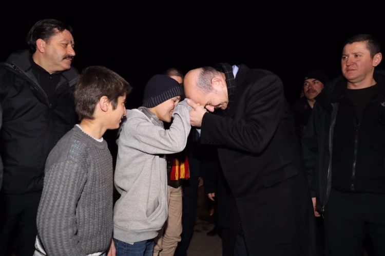 Soylu'ya Hakkari'de sevgi seli!