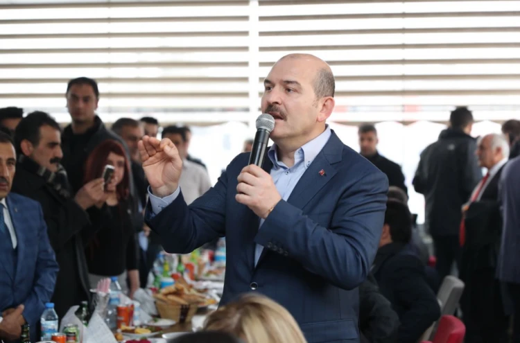 Soylu'ya Hakkari'de sevgi seli!