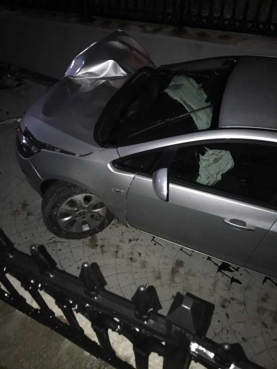 Sakarya’da kontrolden çıkan araç kanala uçtu