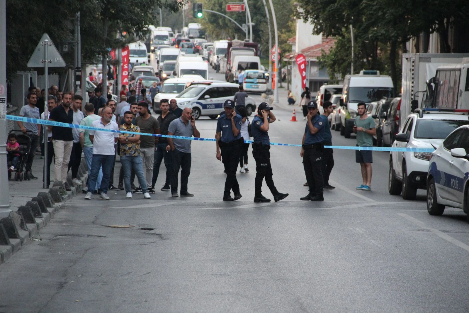 Sultangazi’de aracın yolunu kesip kurşun yağdırdılar