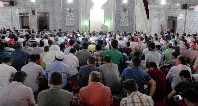 Tüm yurtta Berat Kandili coşkusu