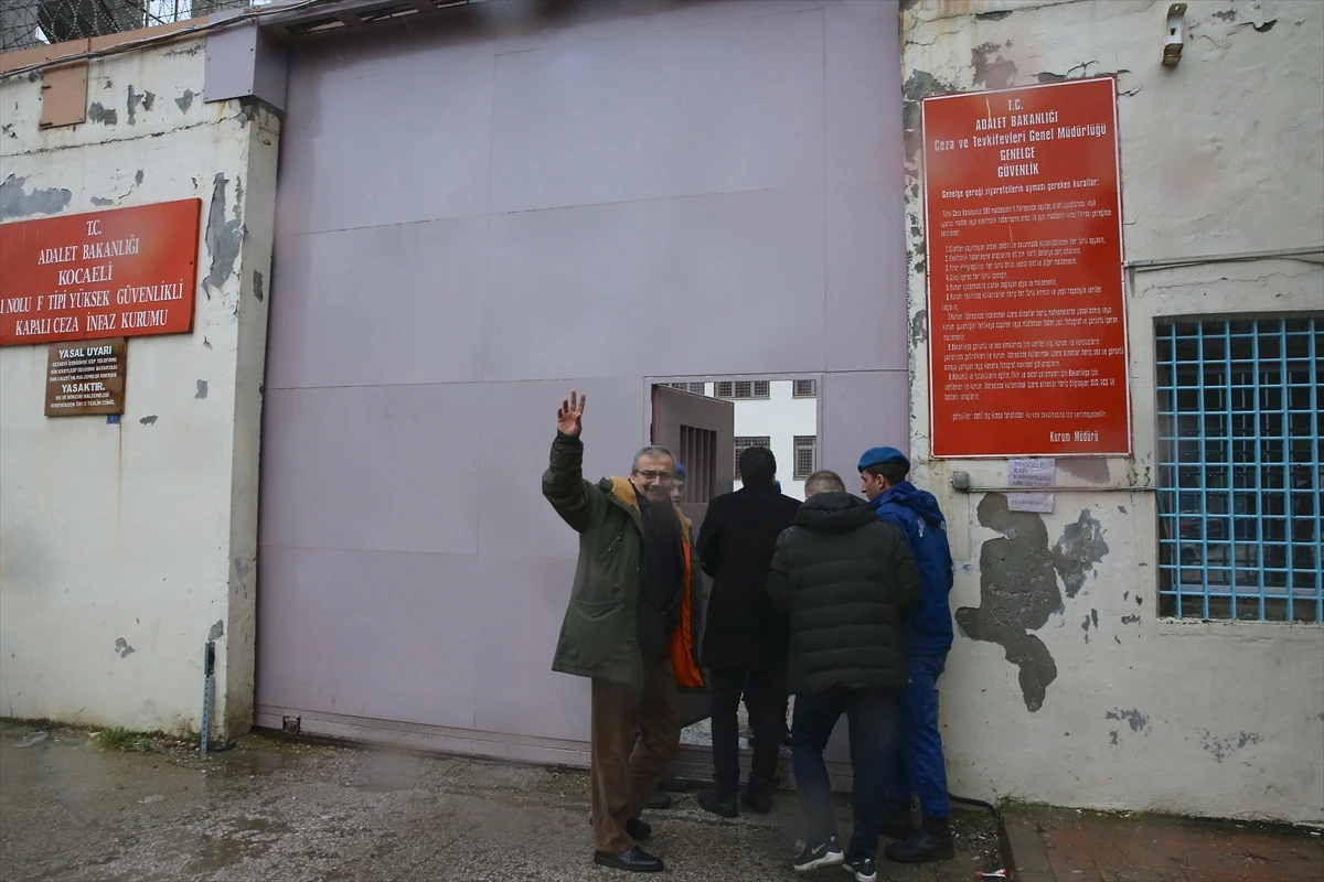 Sırrı Süreyya Önder tutuklandı