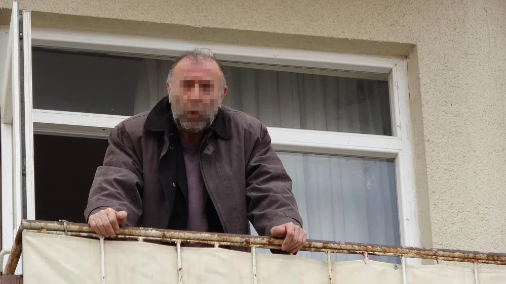Tüfekle bir kişiyi vurup balkonda intihara kalkıştı