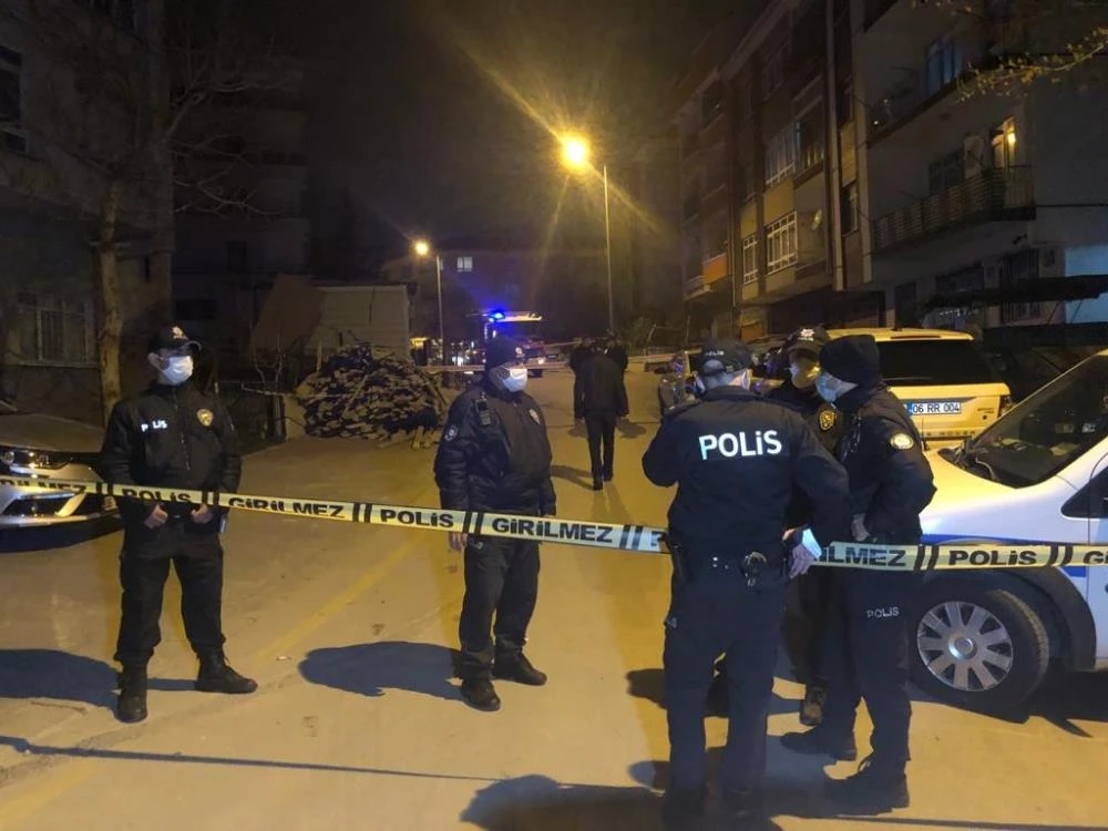 Ankara'da toprak kayması nedeniyle 3 katlı apartman boşaltıldı