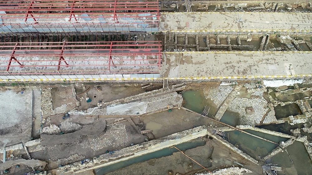 Rayların altından çıkan tarihi dev liman şehri