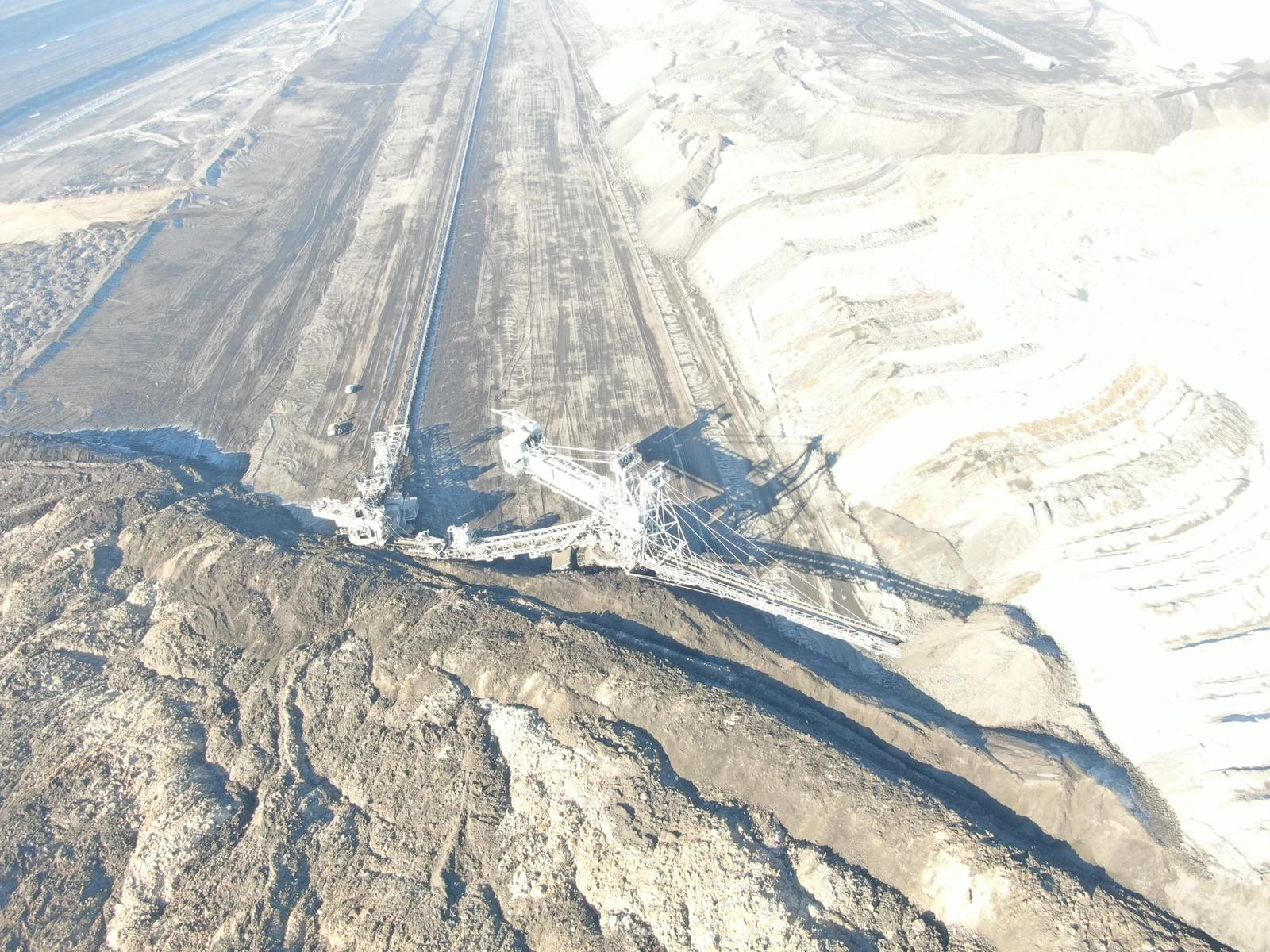 Milyonlarca metreküp toprak yer değiştirdi