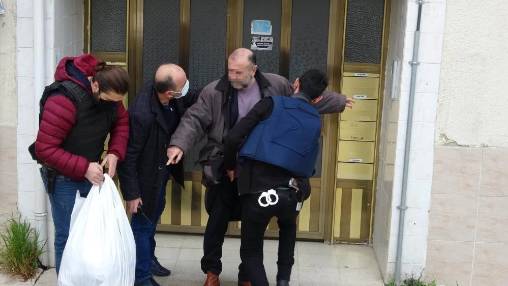 Tüfekle bir kişiyi vurup balkonda intihara kalkıştı