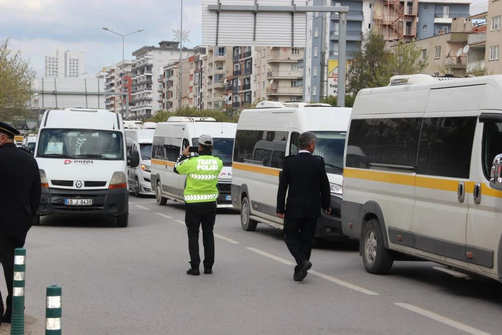 Servis şoförlerinden korsan servisçilere tepki