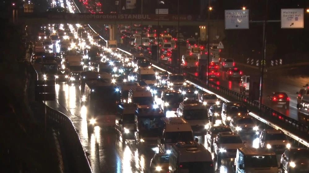 İstanbul'da yağmur trafiği