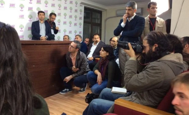 Sırrı Süreyya'nın son hali sosyal medyayı salladı