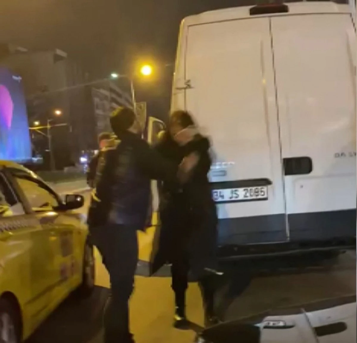 Taksici kadın turisti kaçırmaya çalıştı: Ev hapsi cezası aldı