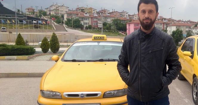 Taksisine binen dolandırıcıyı karakola götürüp teslim etti