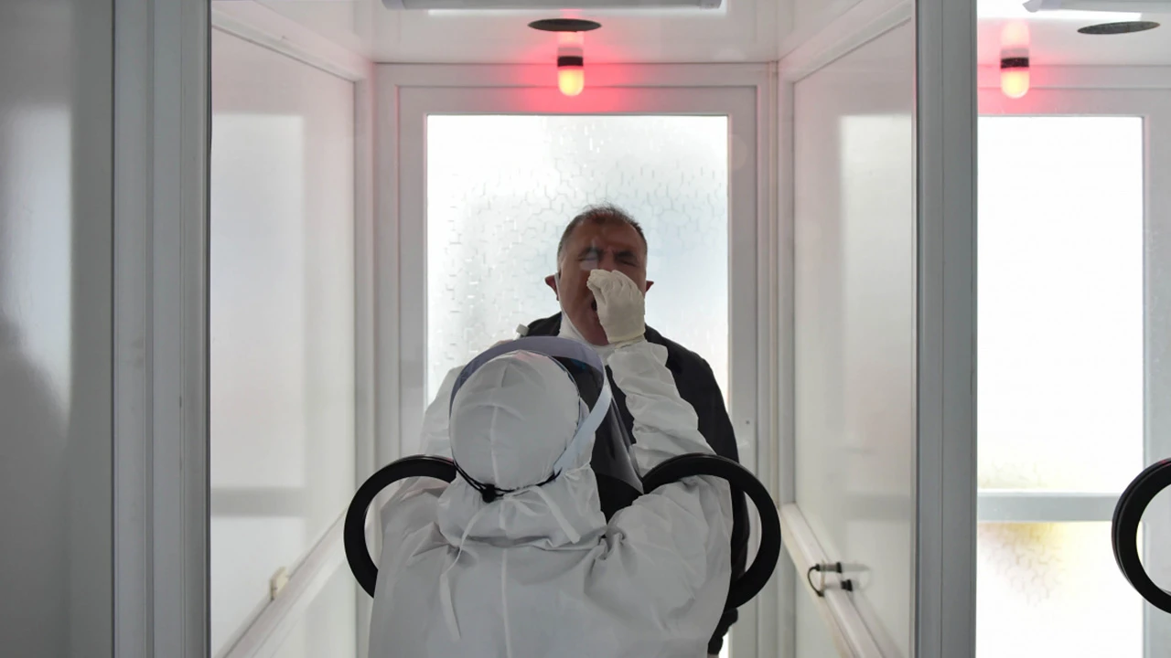 Koronavirüsün omicron ve delta varyantı ile grip arasındaki farklar/benzerlikler neler? Omicron ve nezle farkı nasıl anlaşılır?