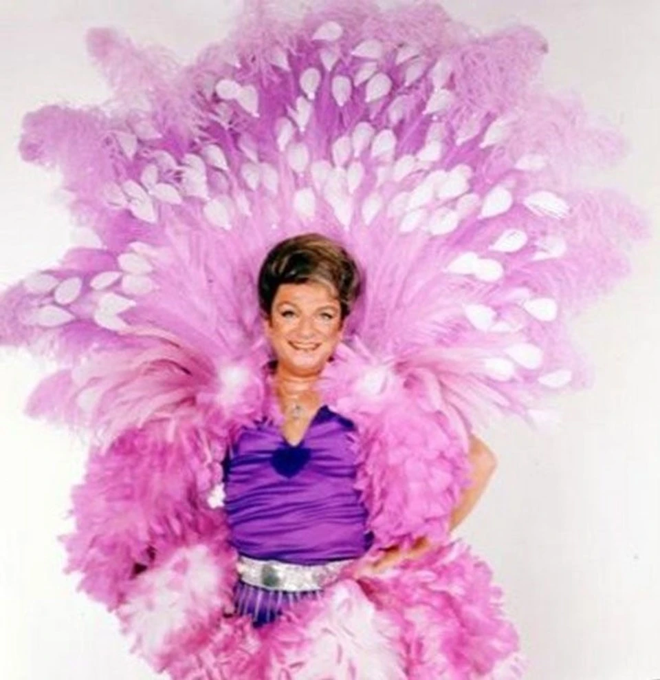 Cem Yılmaz'a Zeki Müren kostümü