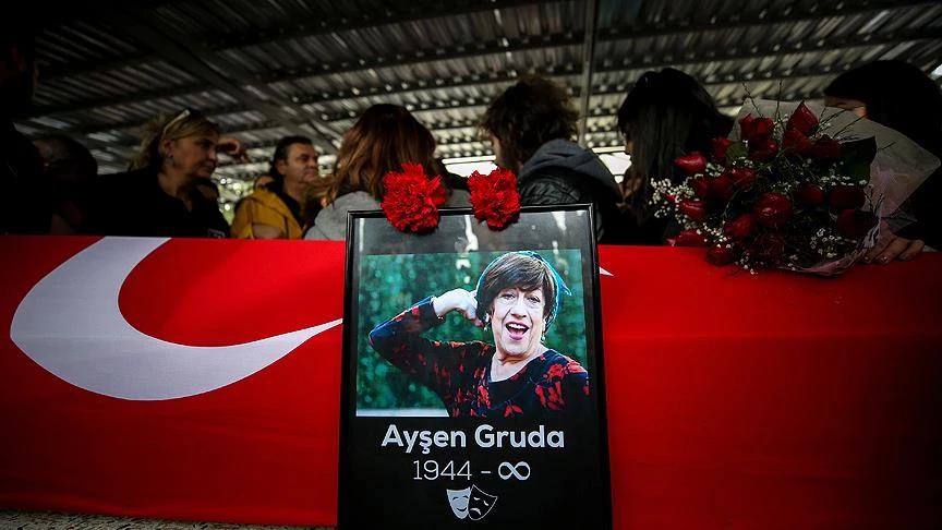 Ayşen Gruda son yolculuğuna uğurlandı