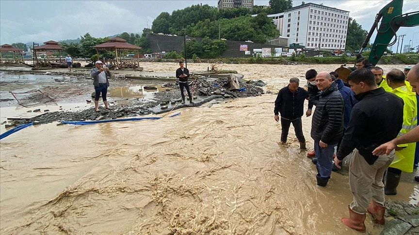 Rize ve Artvin felaketi yaşıyor: Sel vurdu