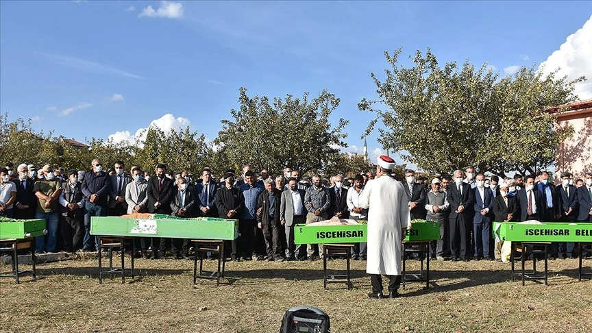 5 öğrencinin öldüğü servis kazasında ihmaller zinciri! Kemer yok, kapı bozuk