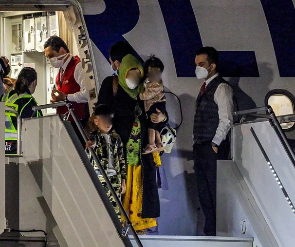 Tartışılacak iddia: Kanada, meslek sahibi Afganları ülkeye taşıyor