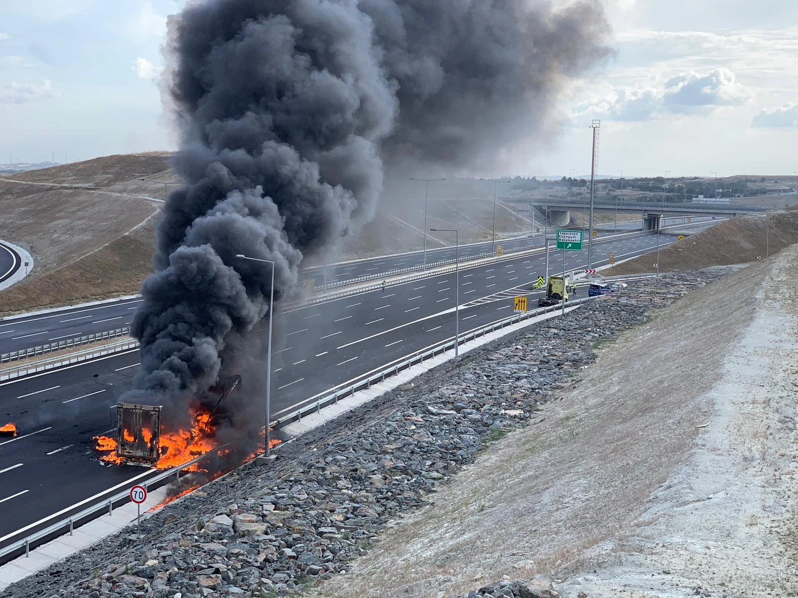 Otoyolda panik anları! Alev alev yandı