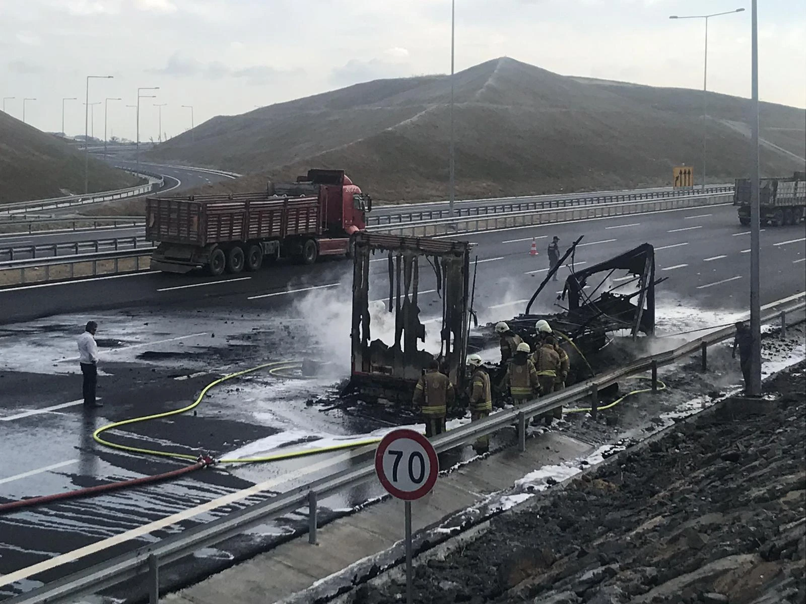 Otoyolda panik anları! Alev alev yandı