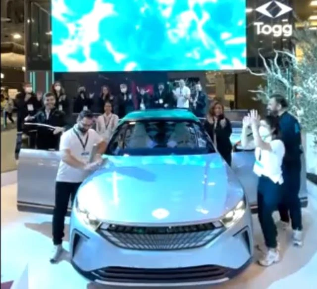 TOGG paylaşımına Bakan Varank’tan esprili gönderme: Keşke kaputa vurmasaydınız