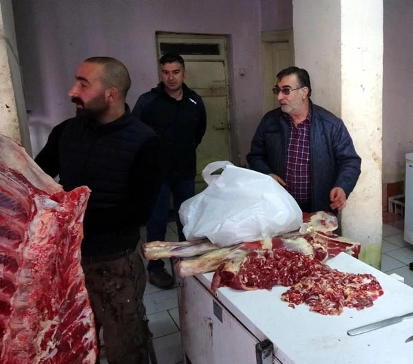 Ekipleri görünce ne yapacağını şaşırdı