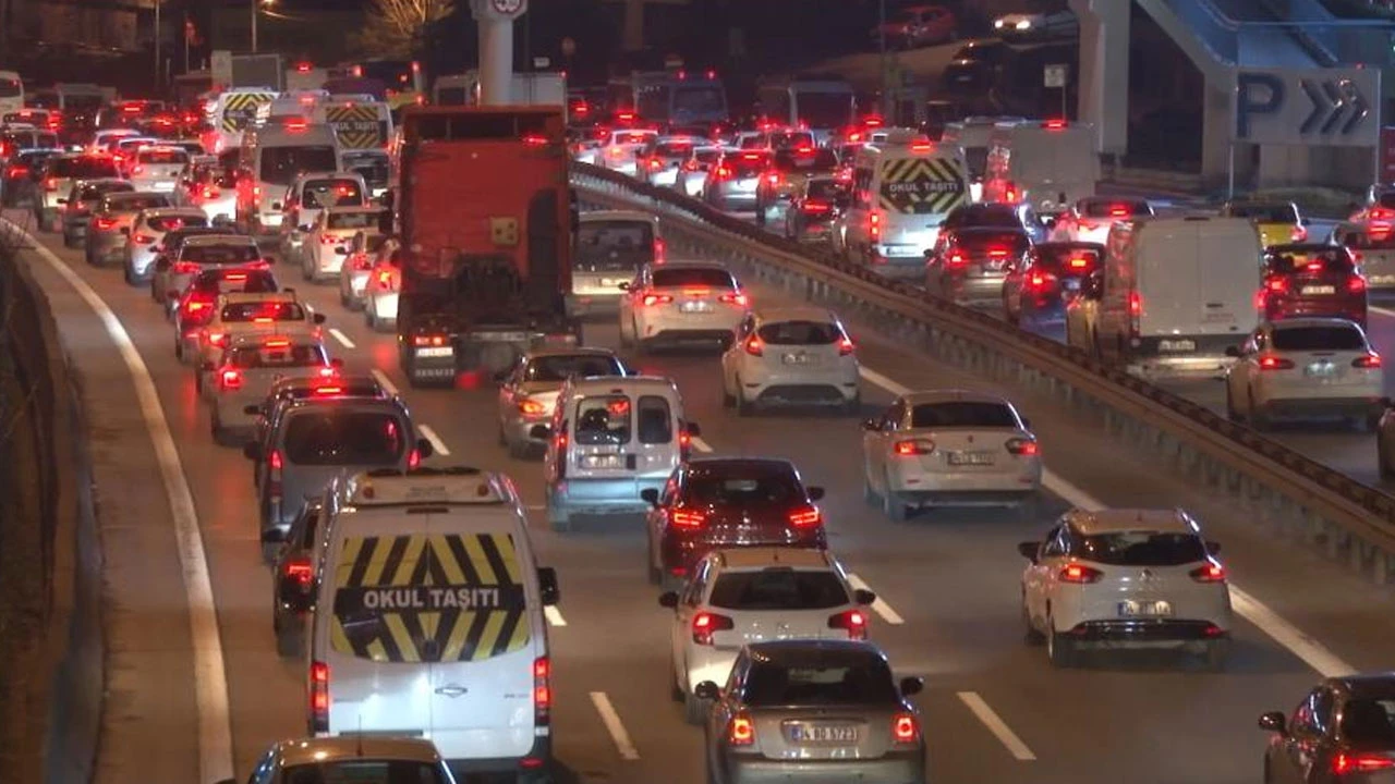 İstanbul'da trafik durma noktasına geldi