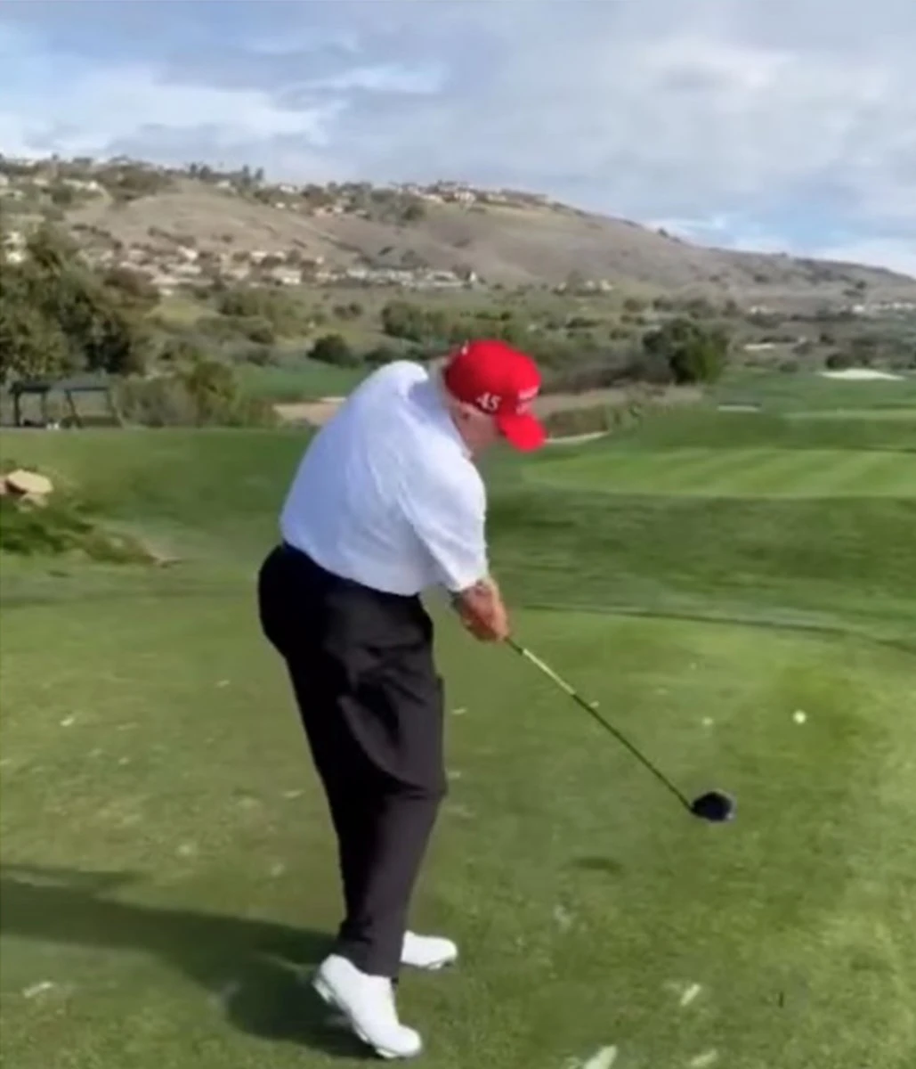 Trump golf oynarken seçim mesajı verdi: Başkan ben olacağım