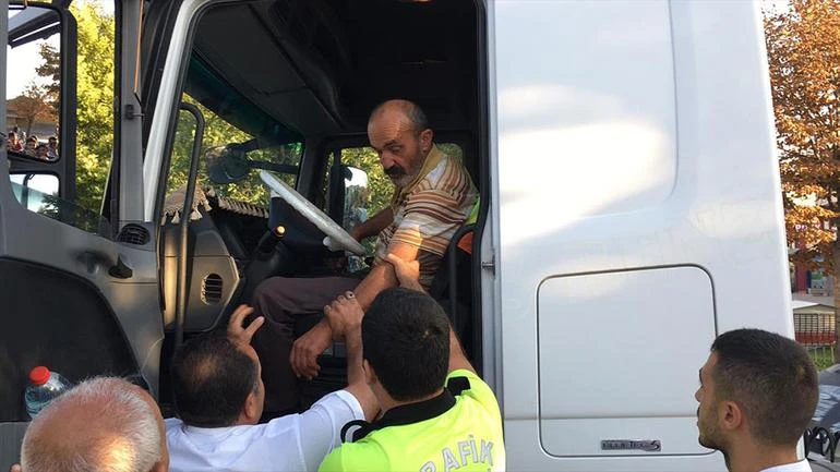 Tır şoförünü görenler hemen polisi aradı!