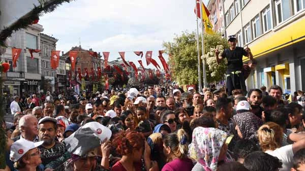 Edirne'de Uluslararası Bando ve Ciğer Festivali'nde ciğer kuyruğu