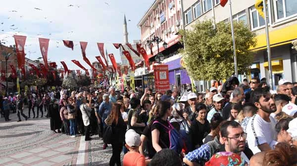 Edirne'de Uluslararası Bando ve Ciğer Festivali'nde ciğer kuyruğu