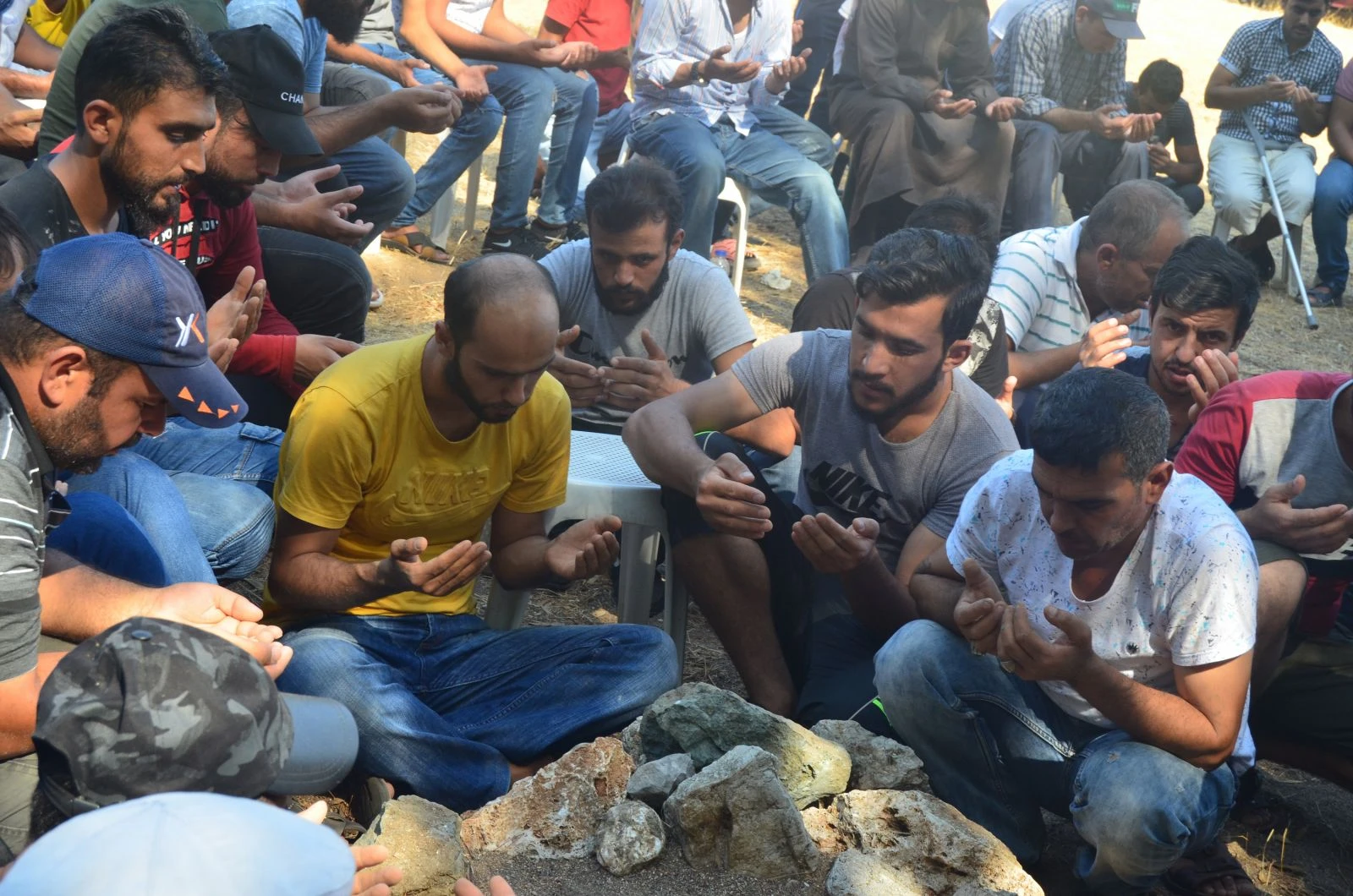 4. kattan düşen Suriyeli bebek gözyaşları arasında toprağa verildi