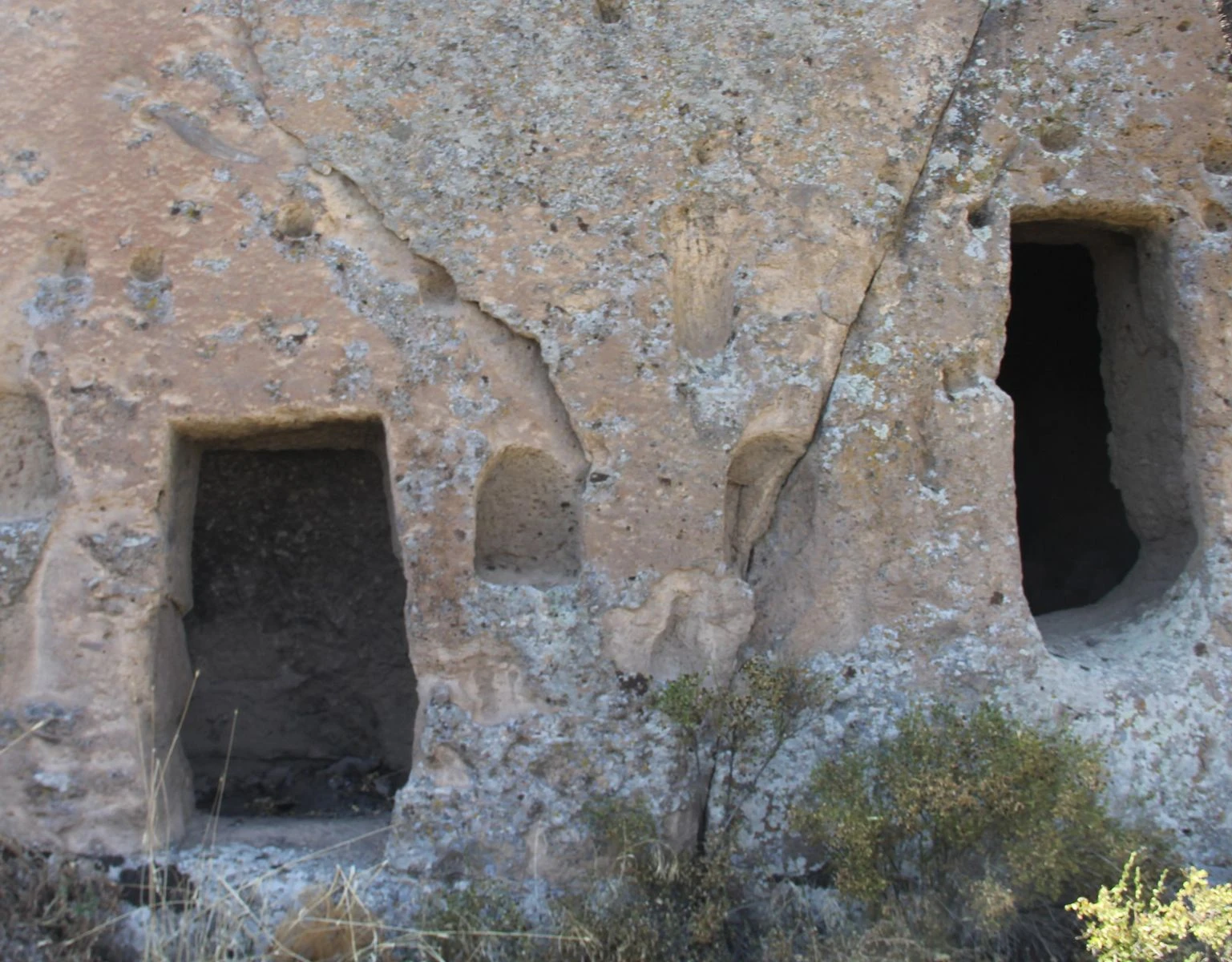 Üzüm hasadı yaparken yeraltı şehri buldular