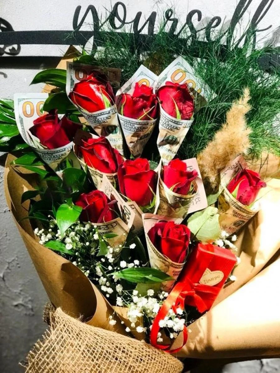 Dolarlı gül buketi isteği 'pes' dedirtti: 700 doları güllerle sardırıp buket  yaptırdı