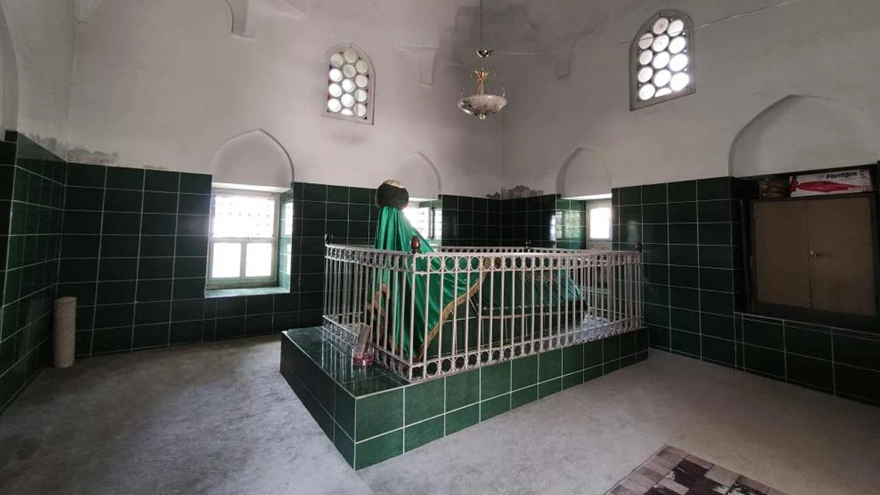 Yılda bir kez pişirilen kelle çorbasını içmek için akın ediyorlar