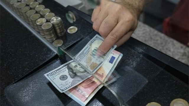 Dolar 17 TL'yi zorluyor, gram altın 965 lirayı geçti