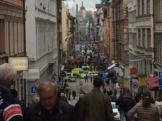 İsveç'te kamyonlu saldırı! Ölü ve yaralılar var