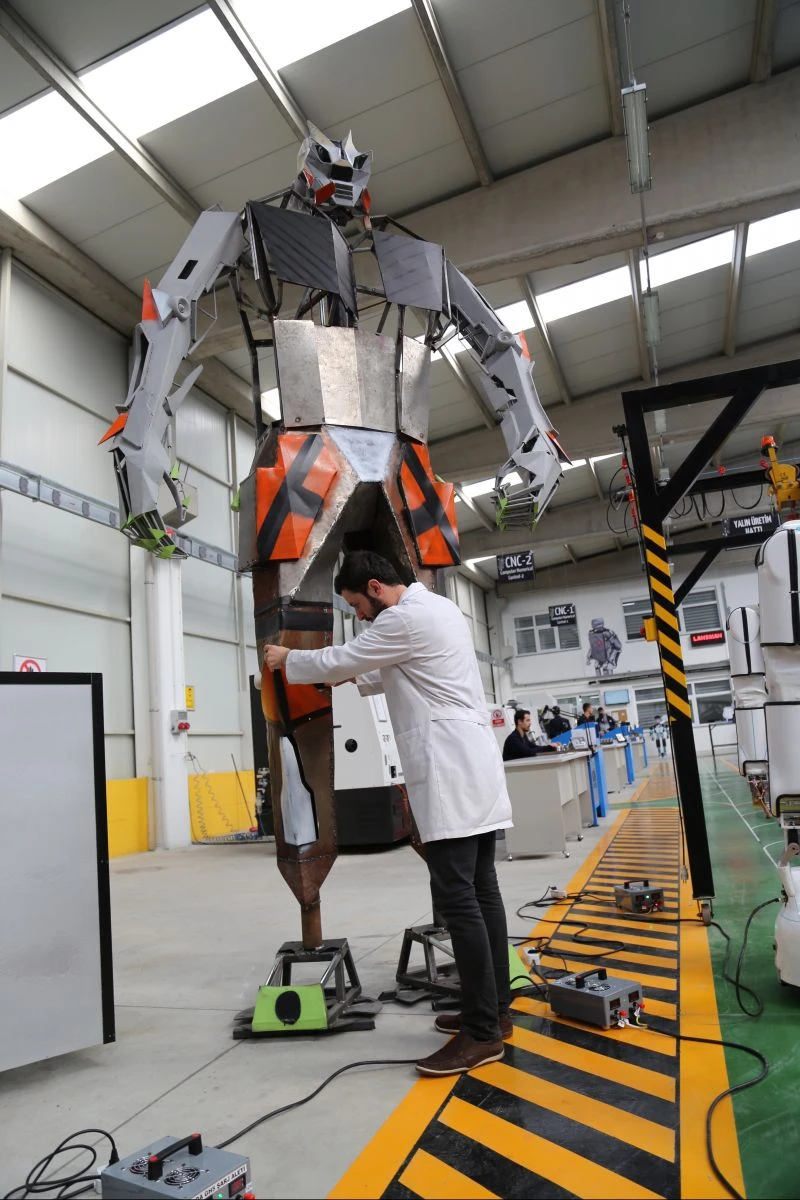 Türkiye'de üretildi: Kışla nöbetine talip robotlar