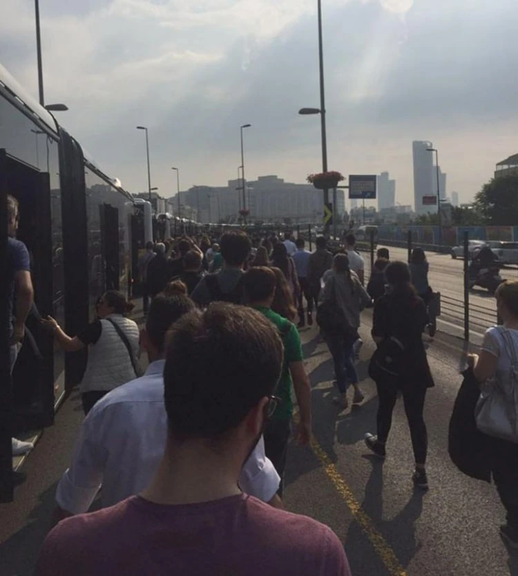 Çağlayan'da metrobüs arızalandı